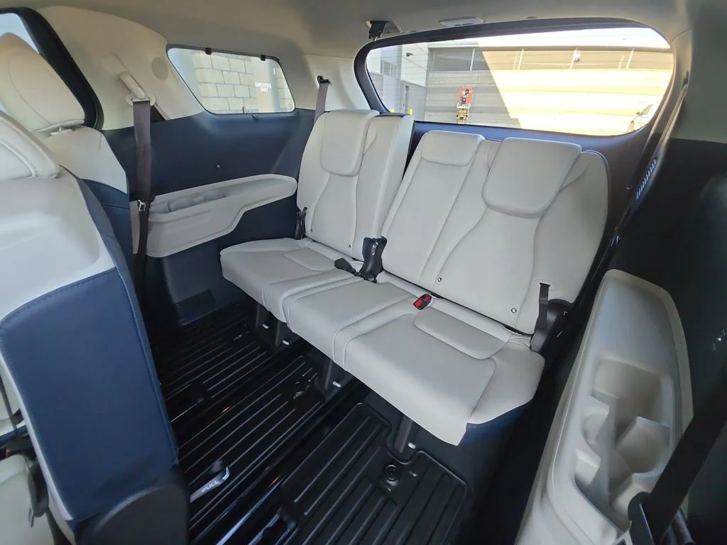 Used 2026 White Kia EX image 33
