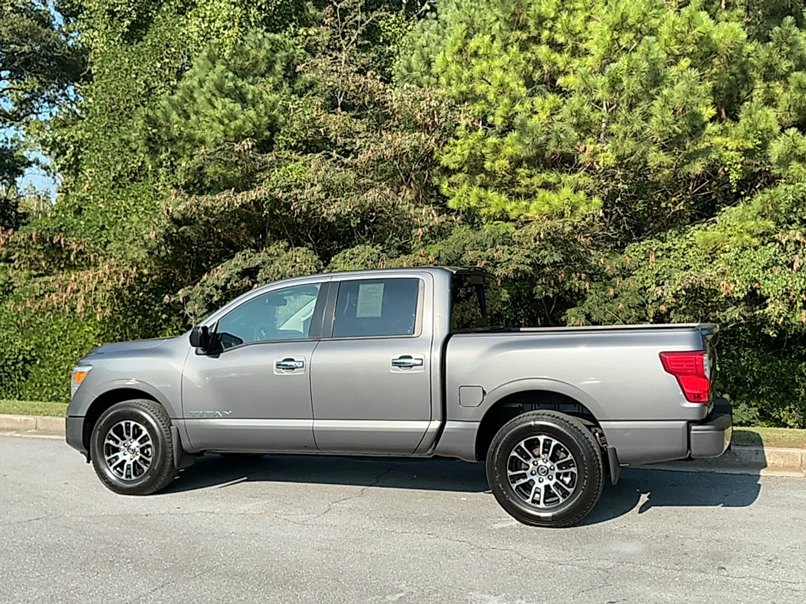 Used 2021 Gun Metallic Nissan Crew Cab SV 4x4 image 3