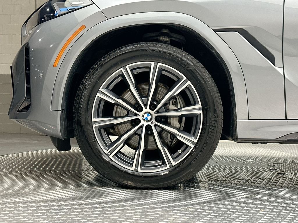 Used 2024 Gray Metallic BMW xDrive40i image 17