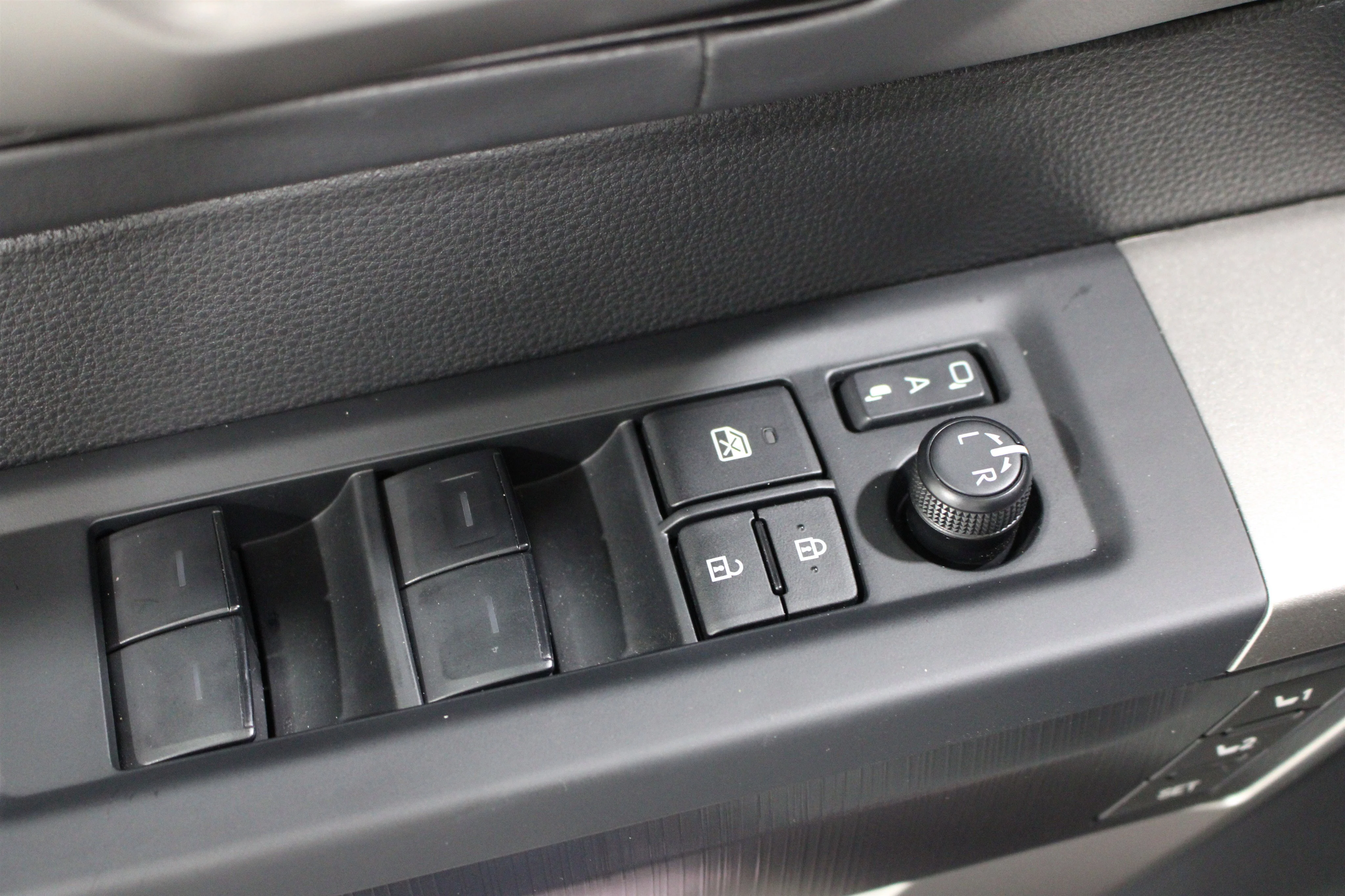 2026 Toyota Sequoia Platinum - Photo 7