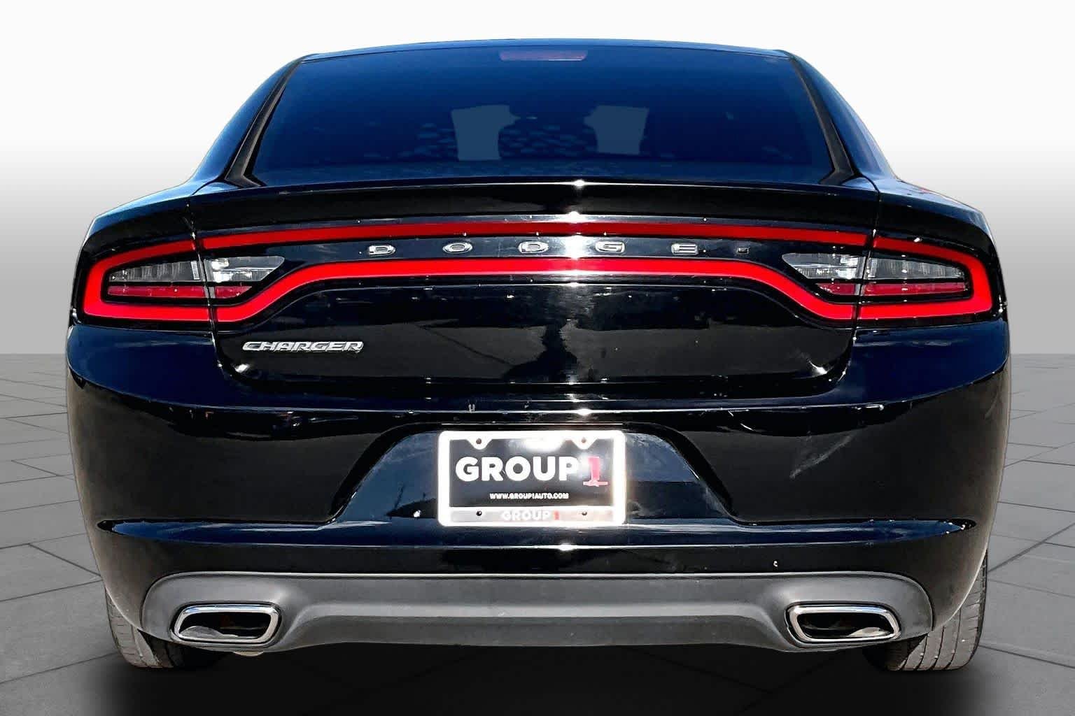 Used 2017 Pitch Black Clearcoat Dodge SE image 5
