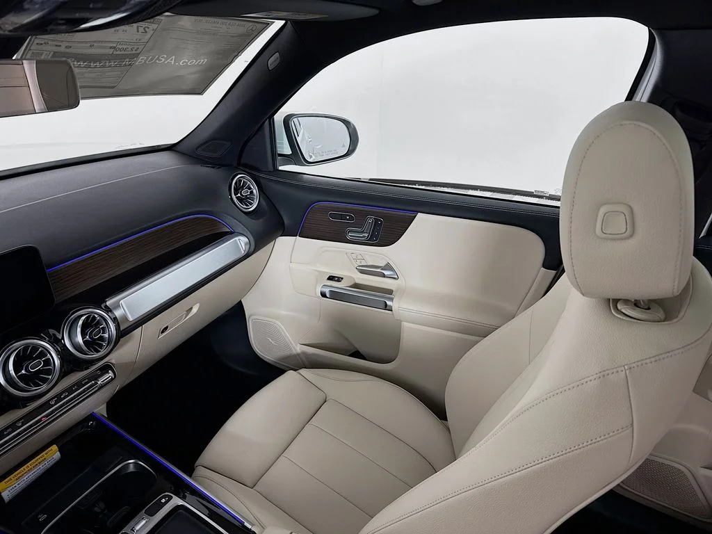 New 2026 Polar White Mercedes-Benz GLB 250 image 23
