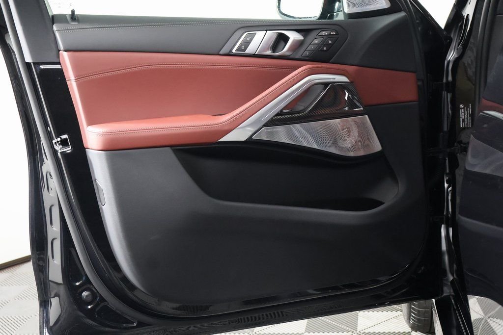 New 2027 Black Sapphire Metallic BMW M60i image 7