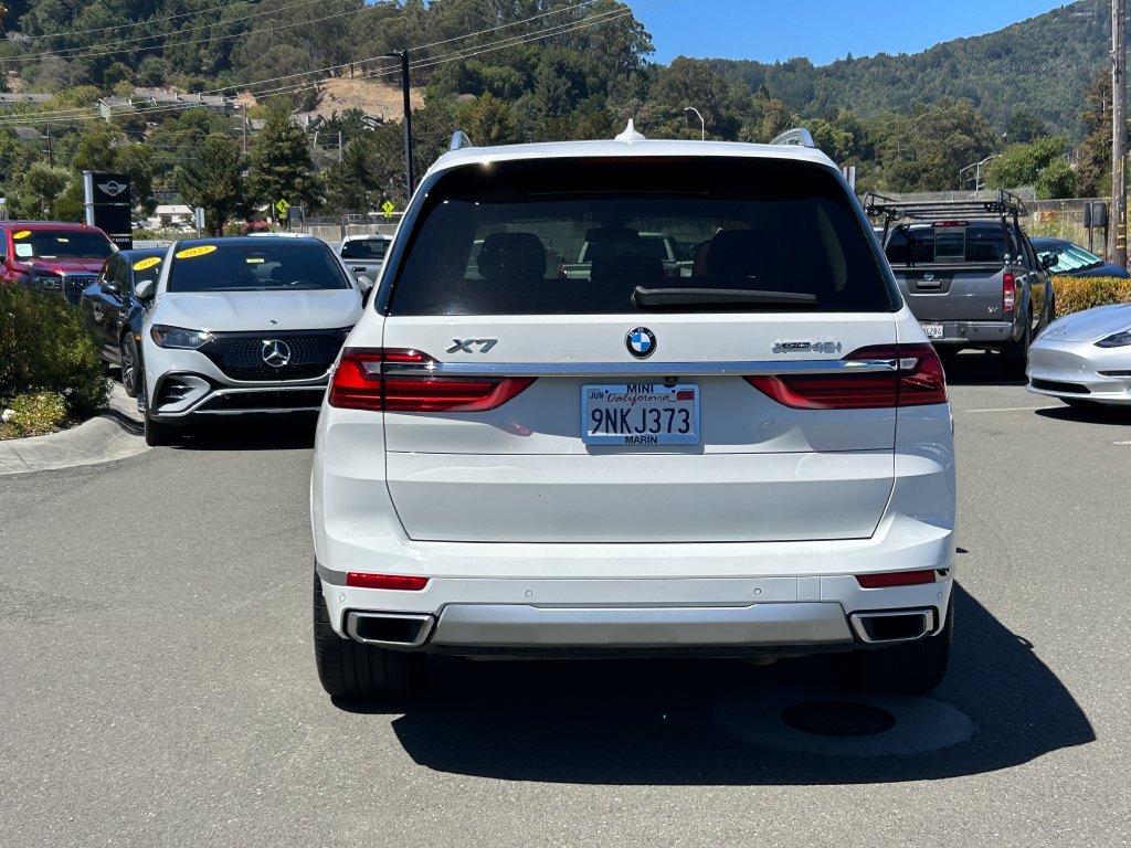 Used 2021 Alpine White BMW xDrive40i image 4
