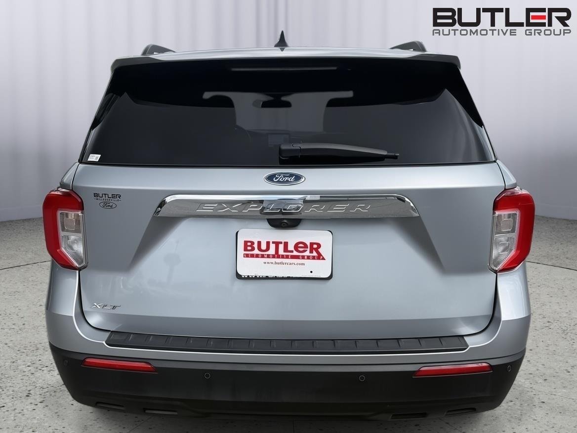 Used 2023 Iconic Silver Ford XLT image 3