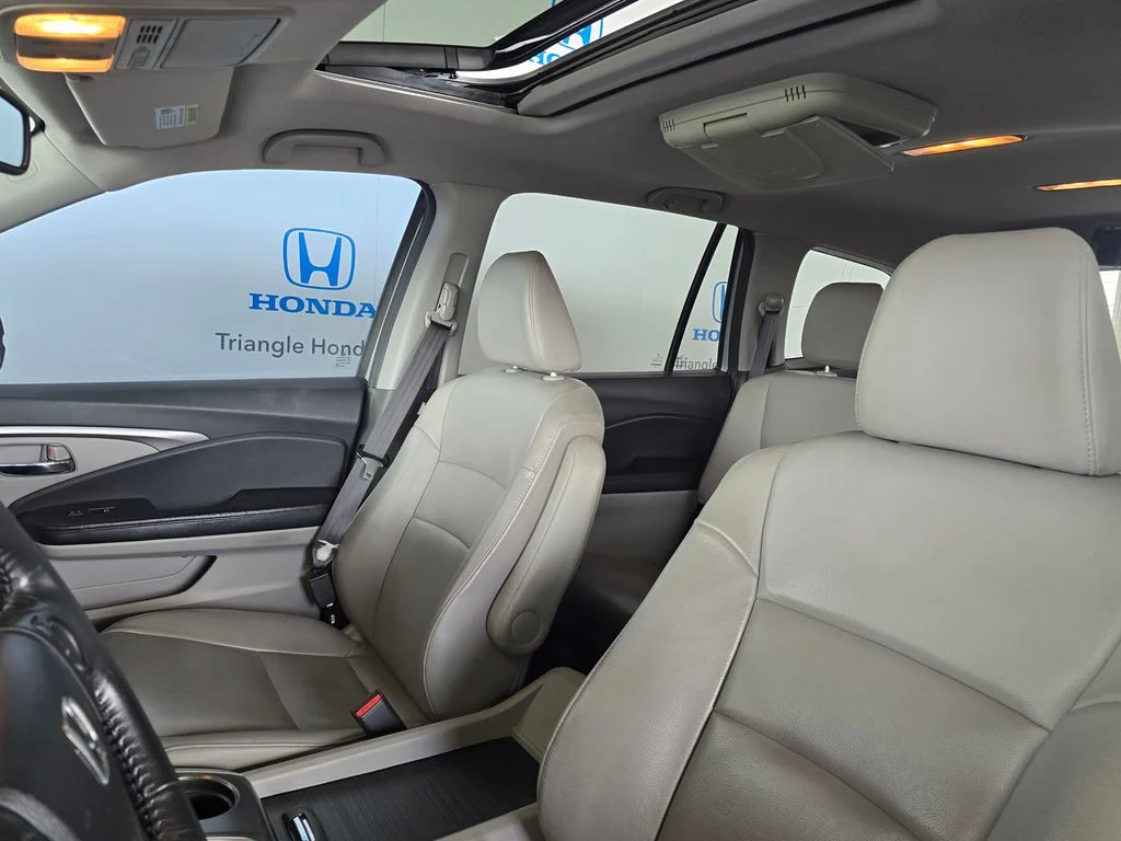 Used 2016 Silver Honda EX-L image 25