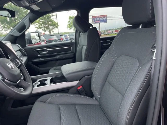 New 2026 Diamond Black Crystal Pearl-Coat Exterior Paint RAM Big Horn/Lone Star image 8