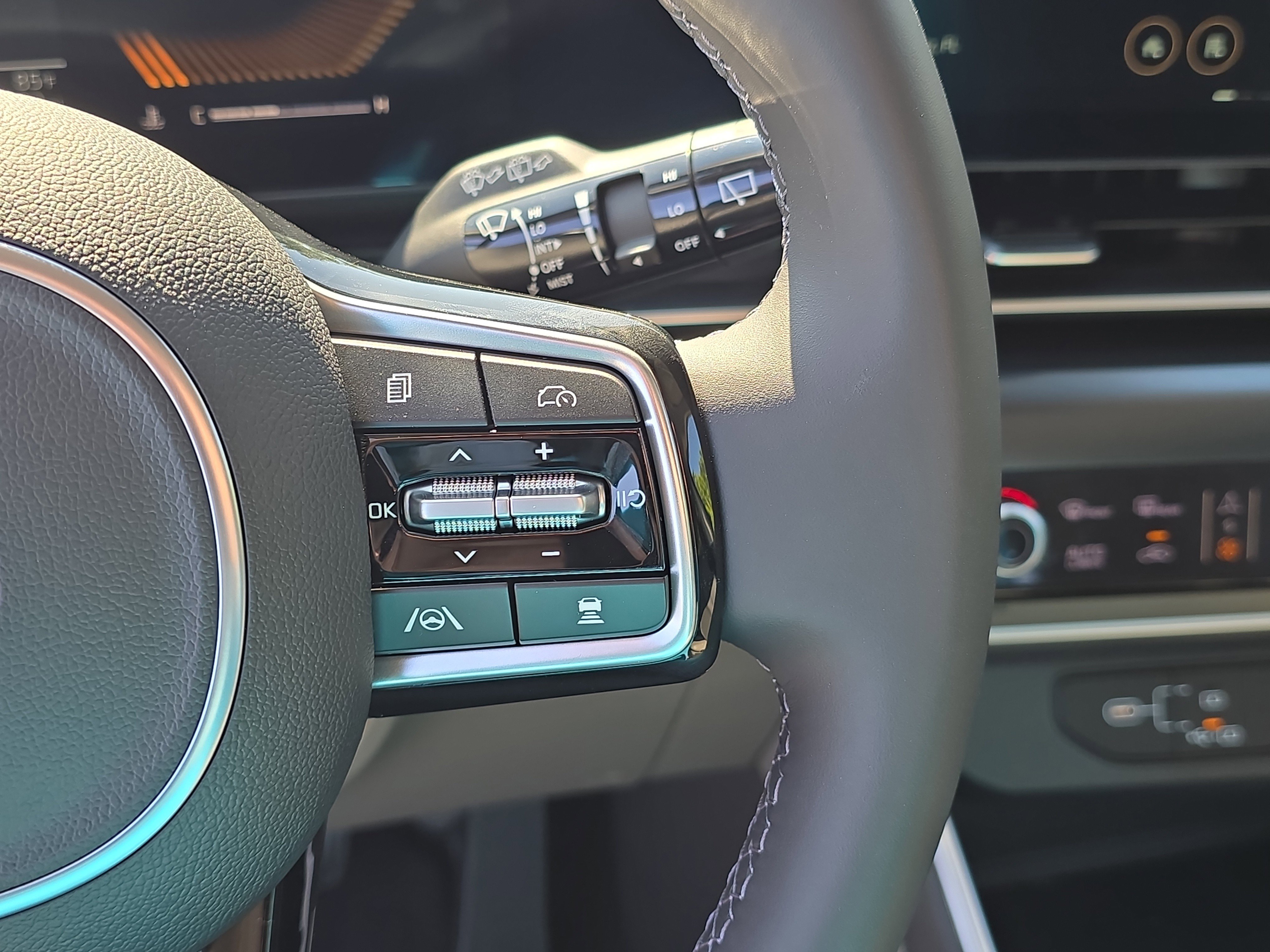 New 2026 Deep Chroma Blue Kia LXS image 32