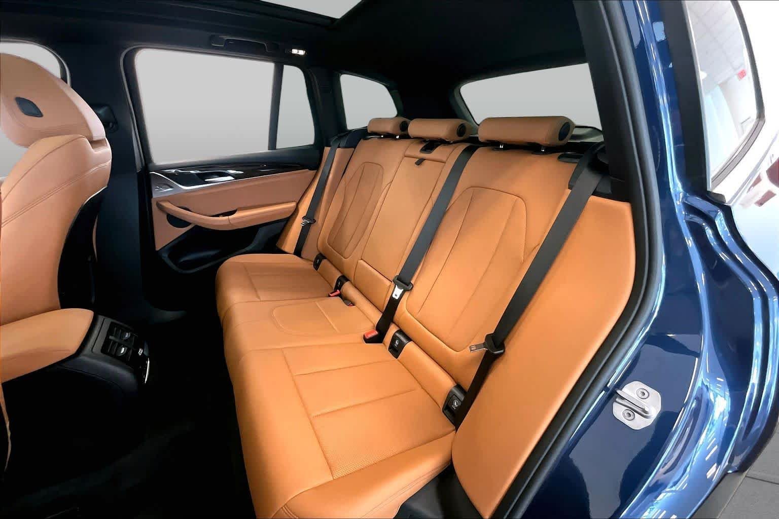 Used 2024 Phytonic Blue Metallic BMW sDrive30i image 18