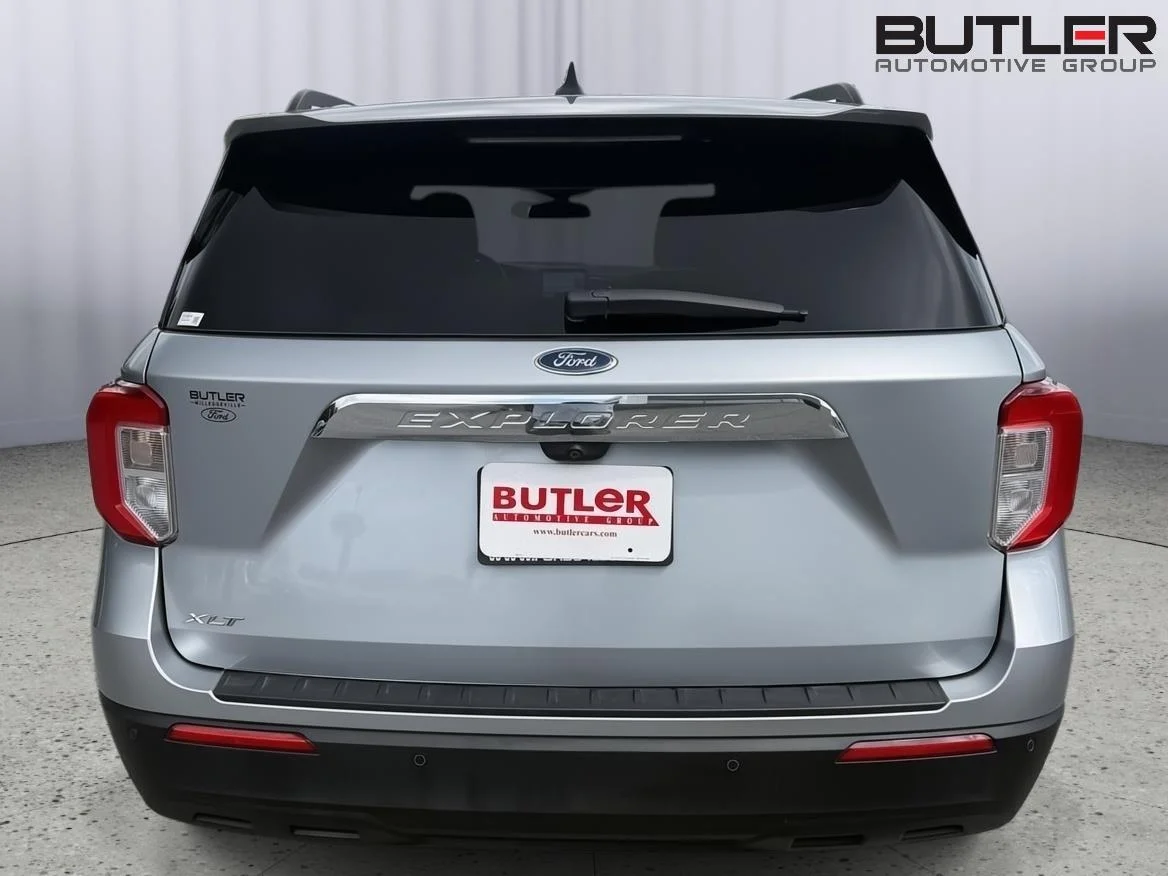 Certified Used 2023 Iconic Silver Ford XLT image 3