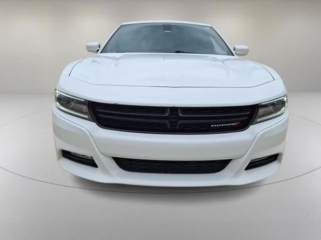 Used 2017 White Dodge SXT image 3