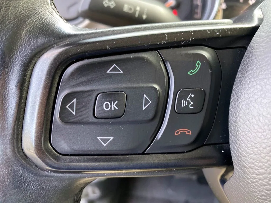 Used 2019 Gray Clearcoat Jeep Sport S image 19