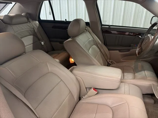 Used 2005 Light Cashmere Cadillac DHS image 22