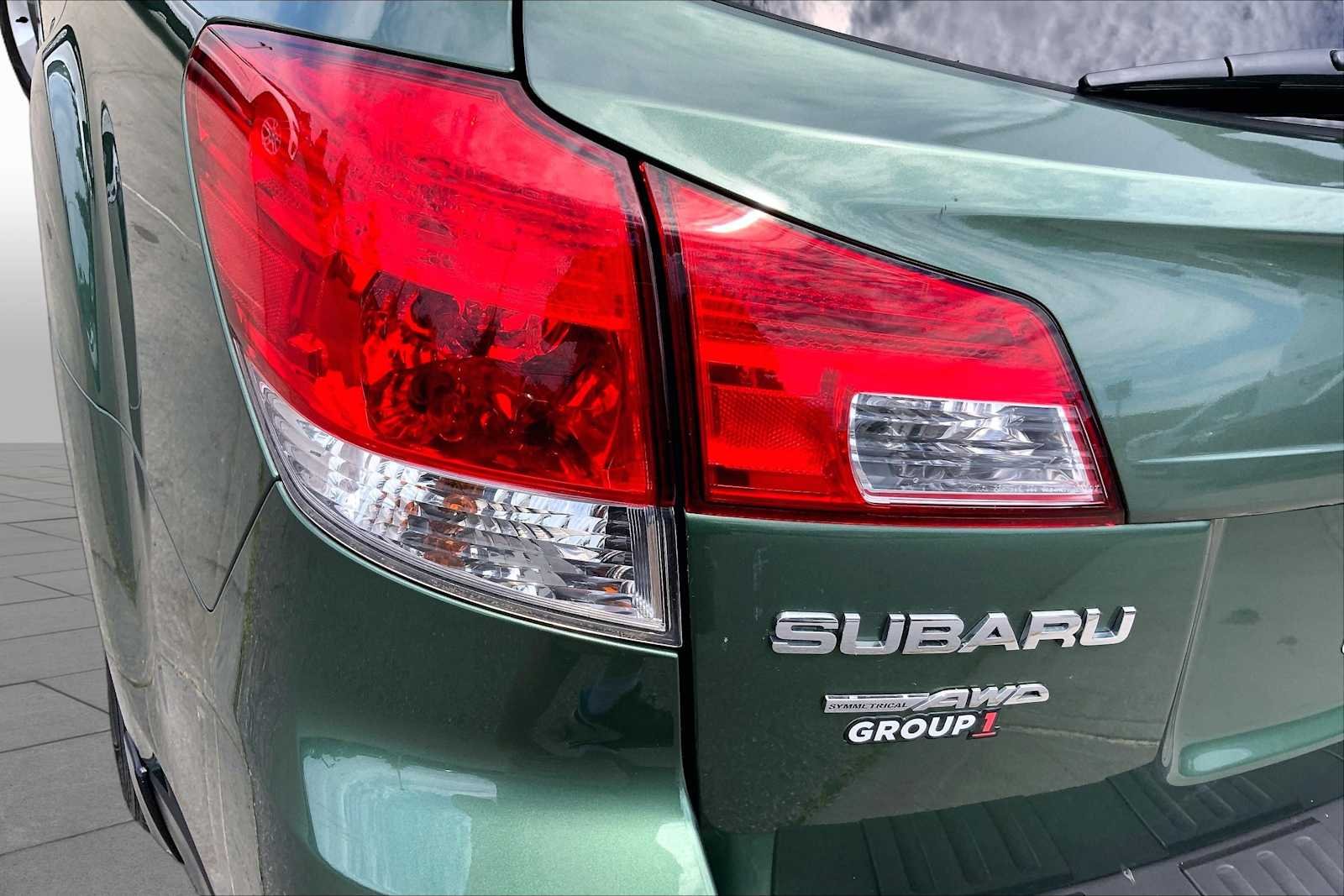 Used 2014 Cypress Green Pearl Subaru 2.5i Premium image 27