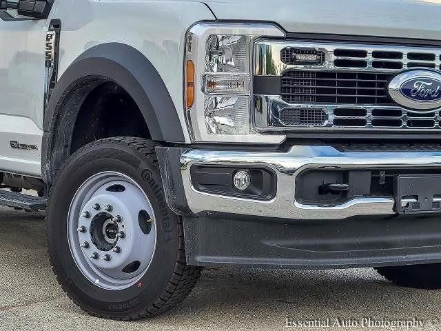 New 2025 Oxford White Ford F-550® XL image 31