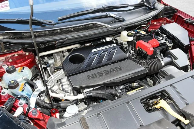 Used 2023 Red Nissan Platinum image 12