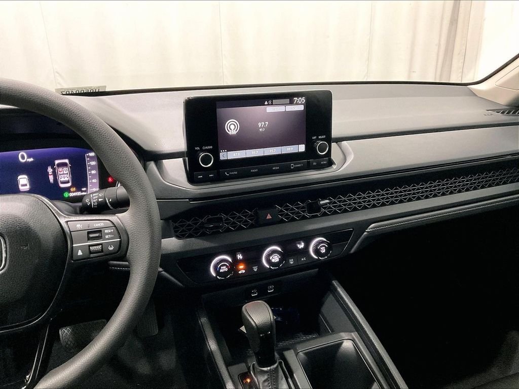 Used 2025 White Honda LX image 18