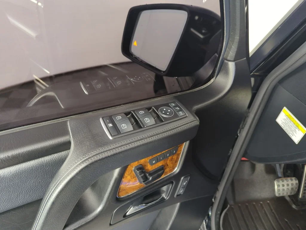 Used 2013  Mercedes-Benz G 550 image 18