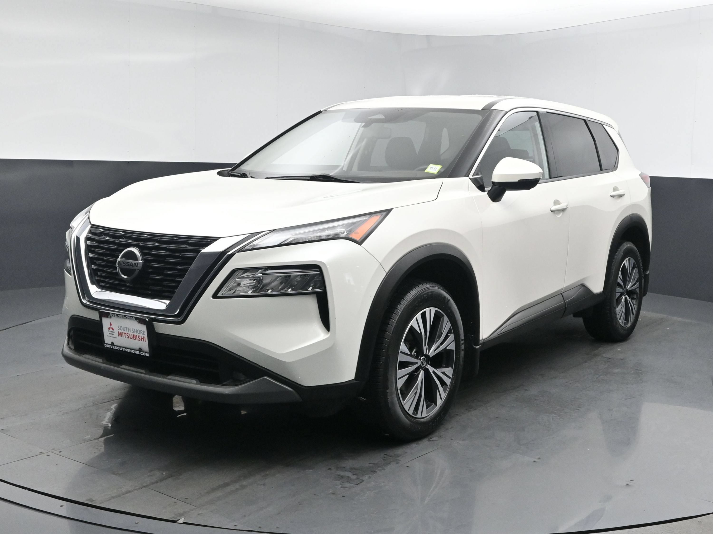 Used 2021 Pearl White Tricoat Nissan SV image 1