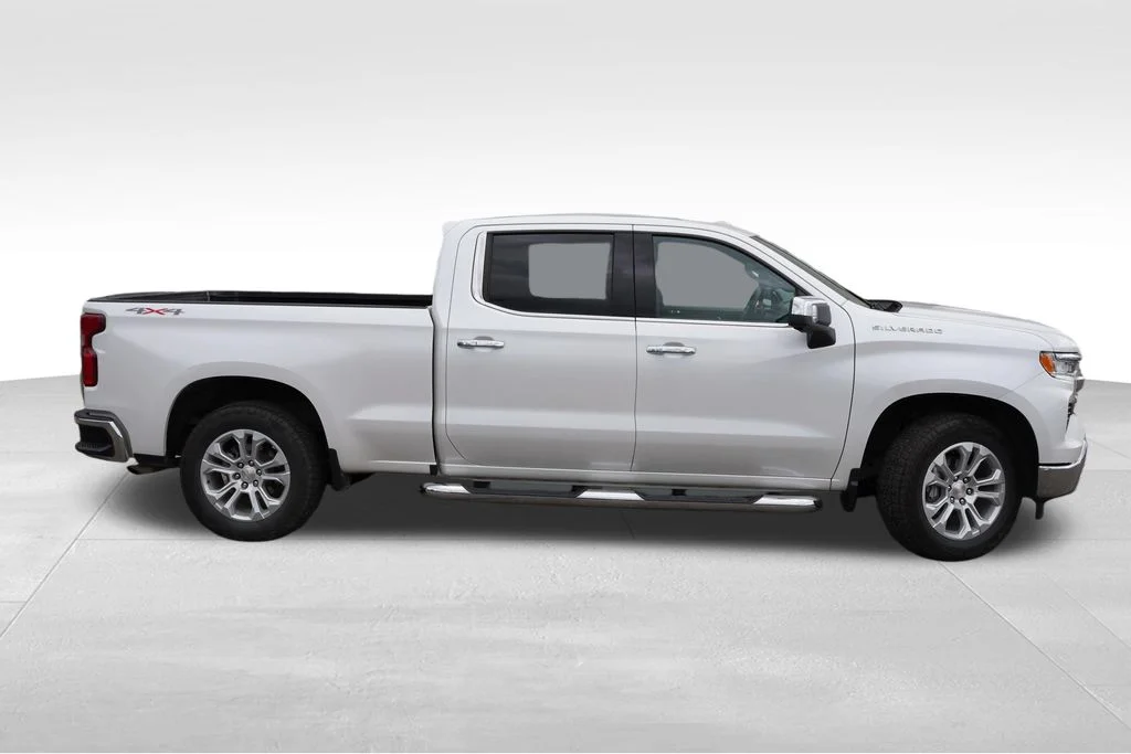 Used 2023 Iridescent Pearl Tricoat Chevrolet LTZ image 3