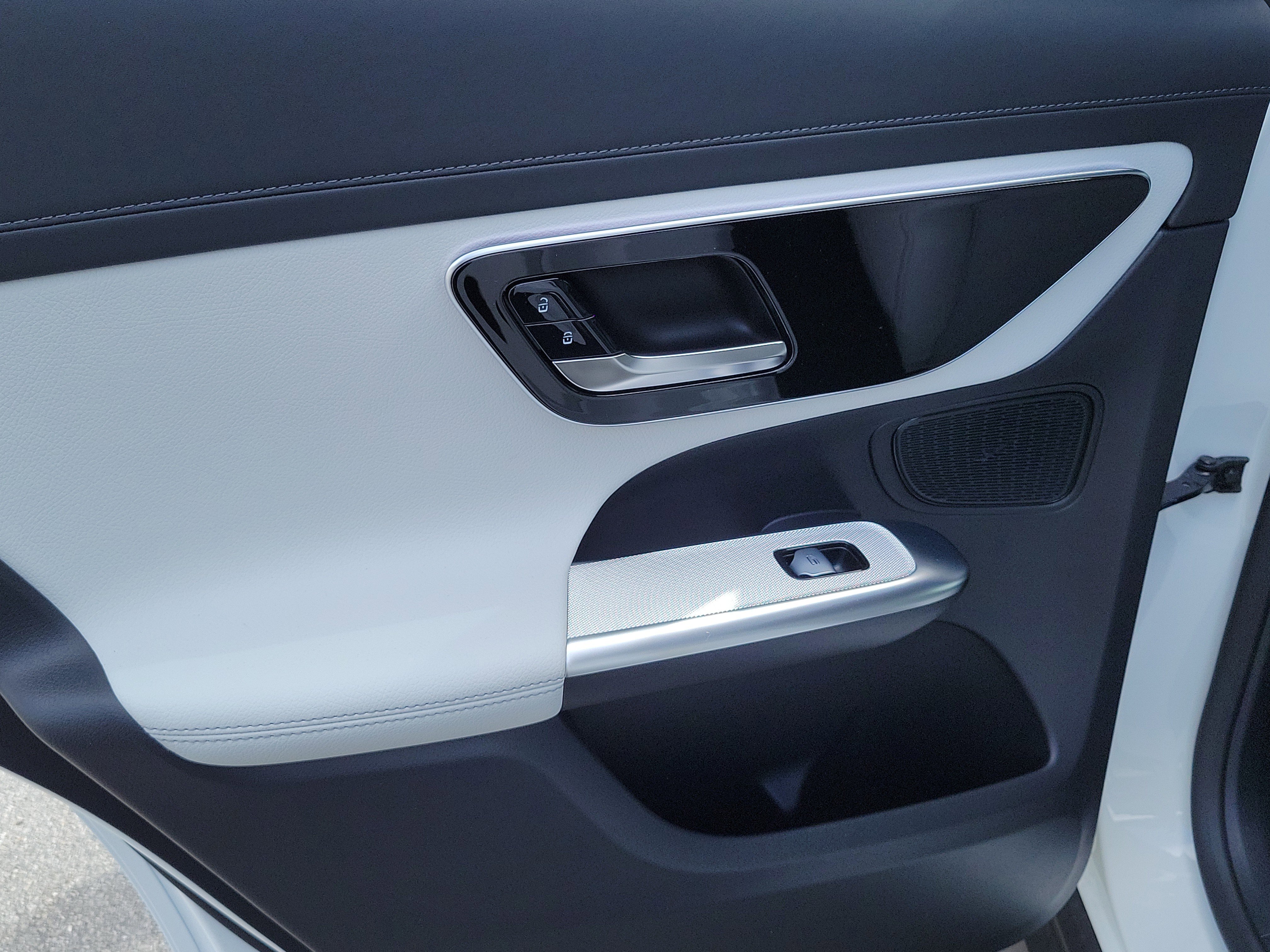 New 2026 Polar White Mercedes-Benz GLC 300 image 40