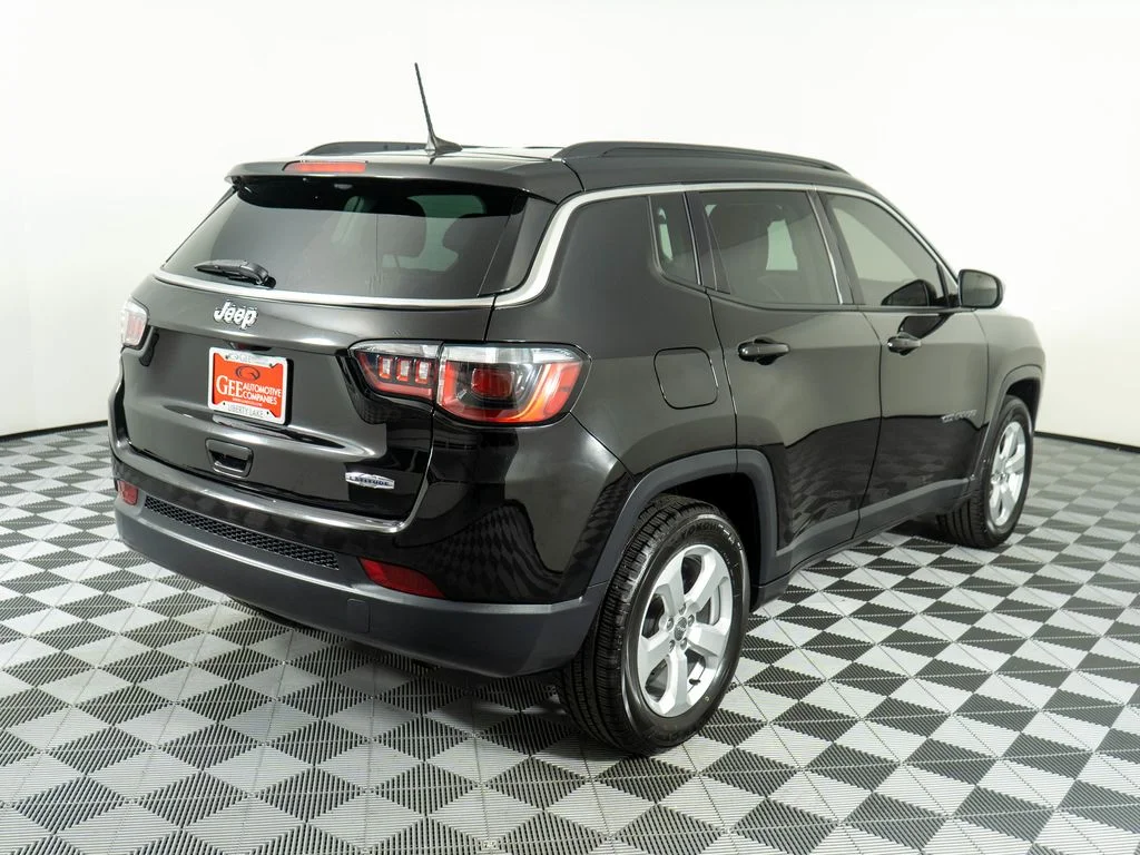 Used 2018 Black Jeep Latitude image 6
