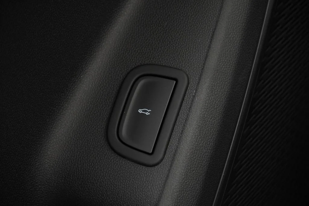 New 2027 Mosaic Black Metallic Chevrolet LT image 23