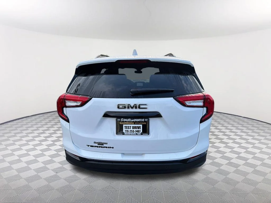 Used 2023 White GMC SLE image 6