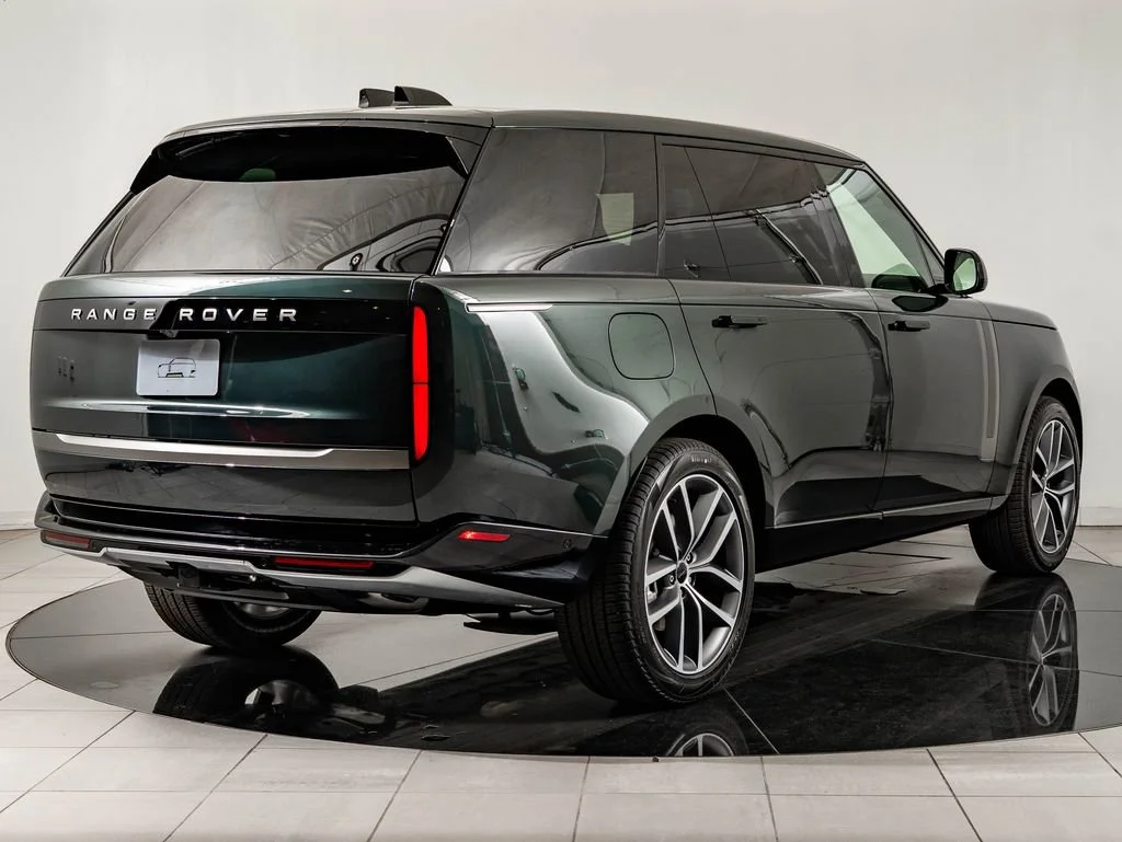 New 2026 Belgravia Green Land Rover SE image 10