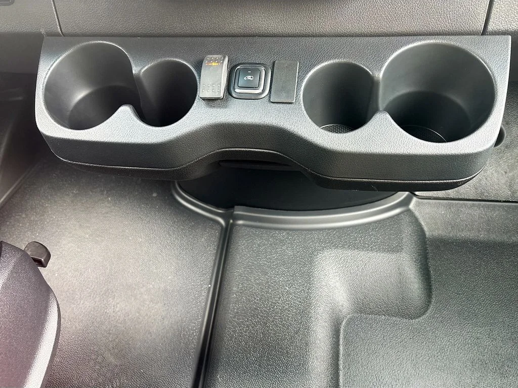 New 2025  Mercedes-Benz 15 Passenger Sliding Door image 30