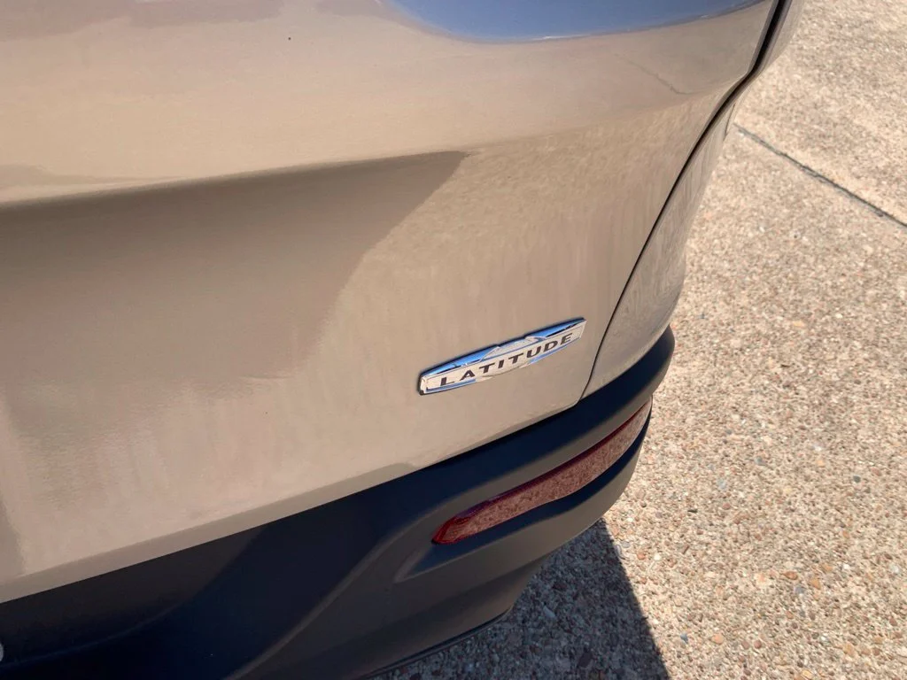 Used 2015 Beige Jeep Latitude image 28