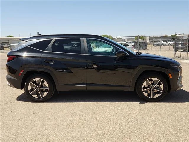 Used 2025 Black Hyundai SEL image 5