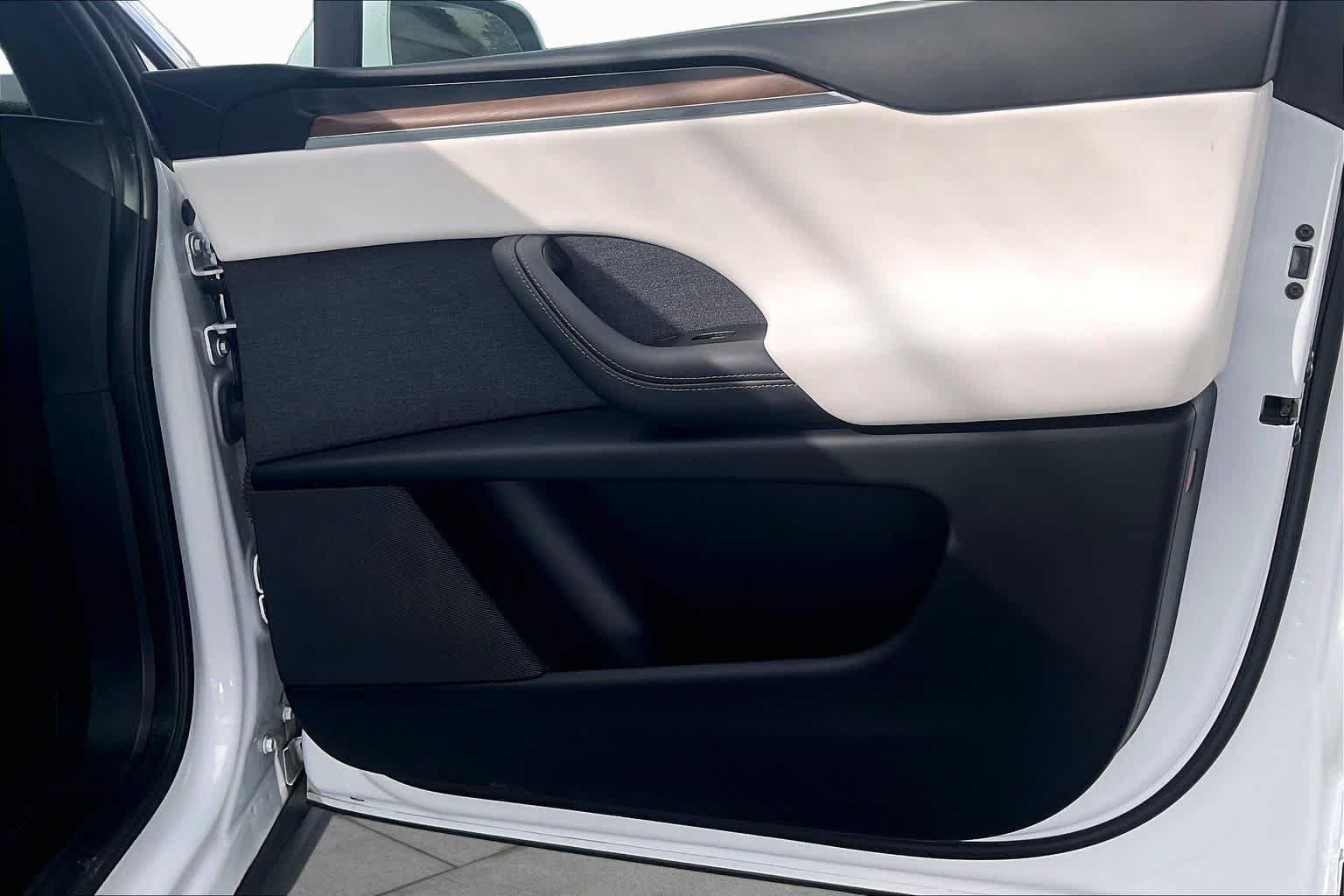 Used 2022 Pearl White Multi-Coat Tesla  image 22