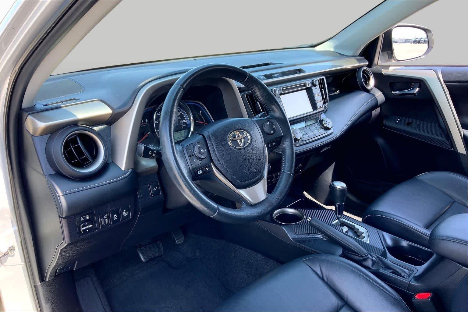 Used 2015 Classic Silver Metallic Toyota Limited image 17
