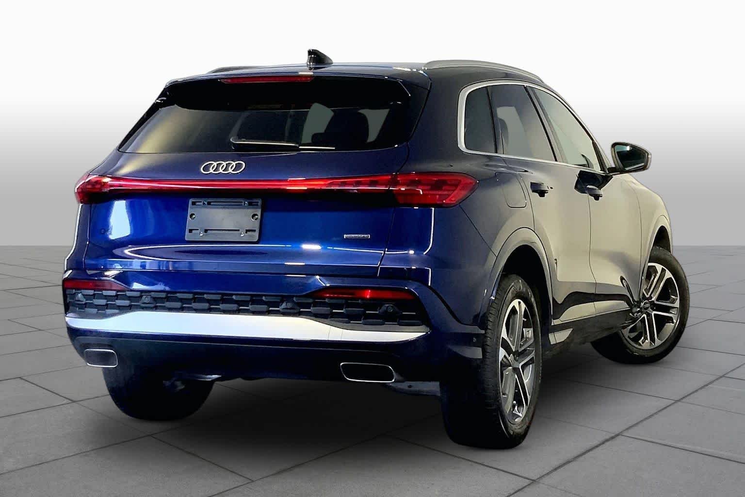 Used 2025 Navarra Blue Metallic Audi Premium image 13