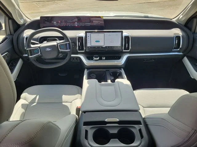 New 2027 White Ford Platinum image 15