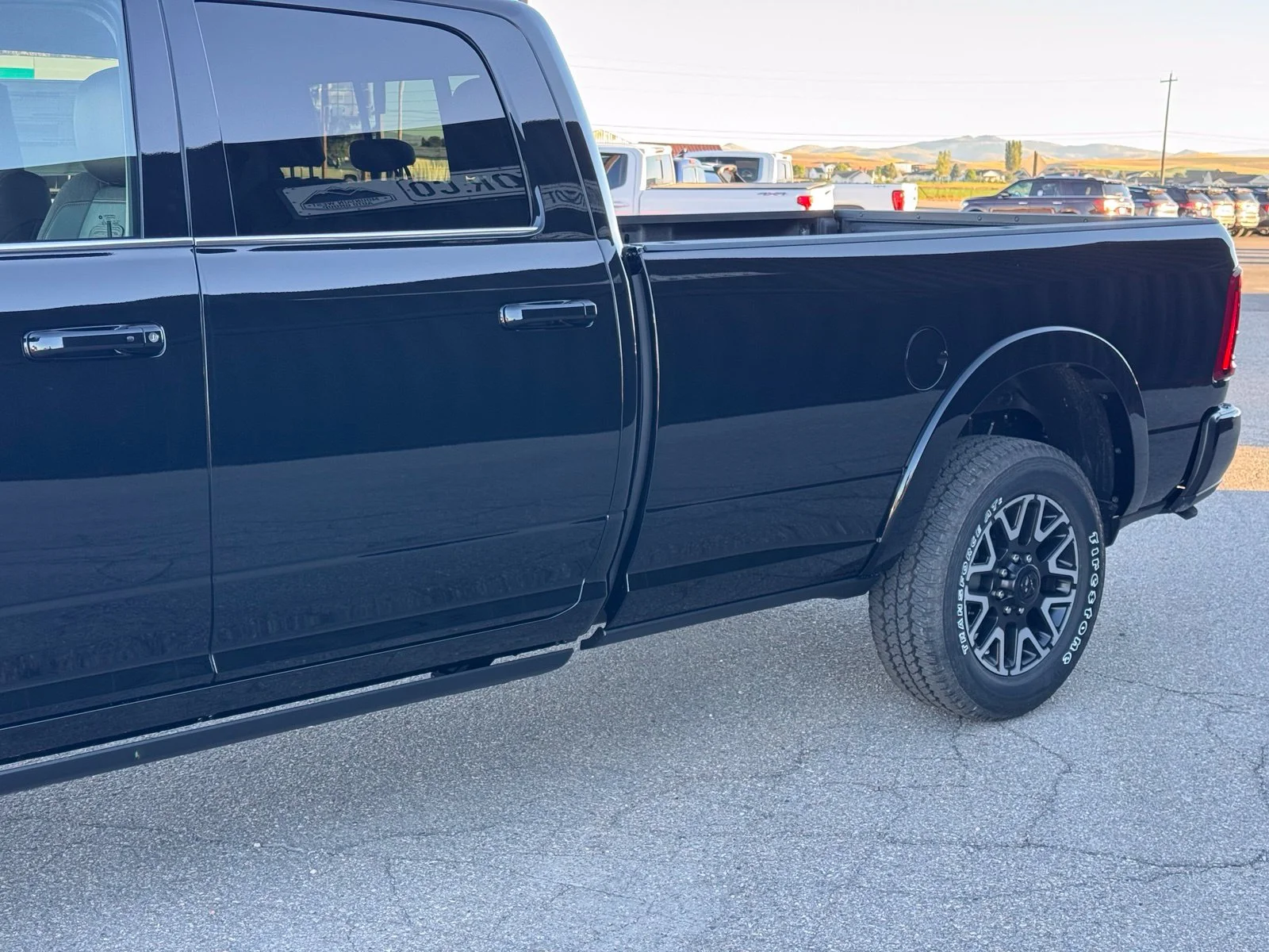 New 2027 Diamond Black Crystal Pearl-Coat Exterior Paint RAM Limited image 14