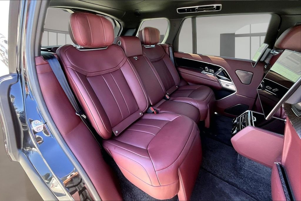 New 2026 SANTORINI BLACK Land Rover Autobiography image 10