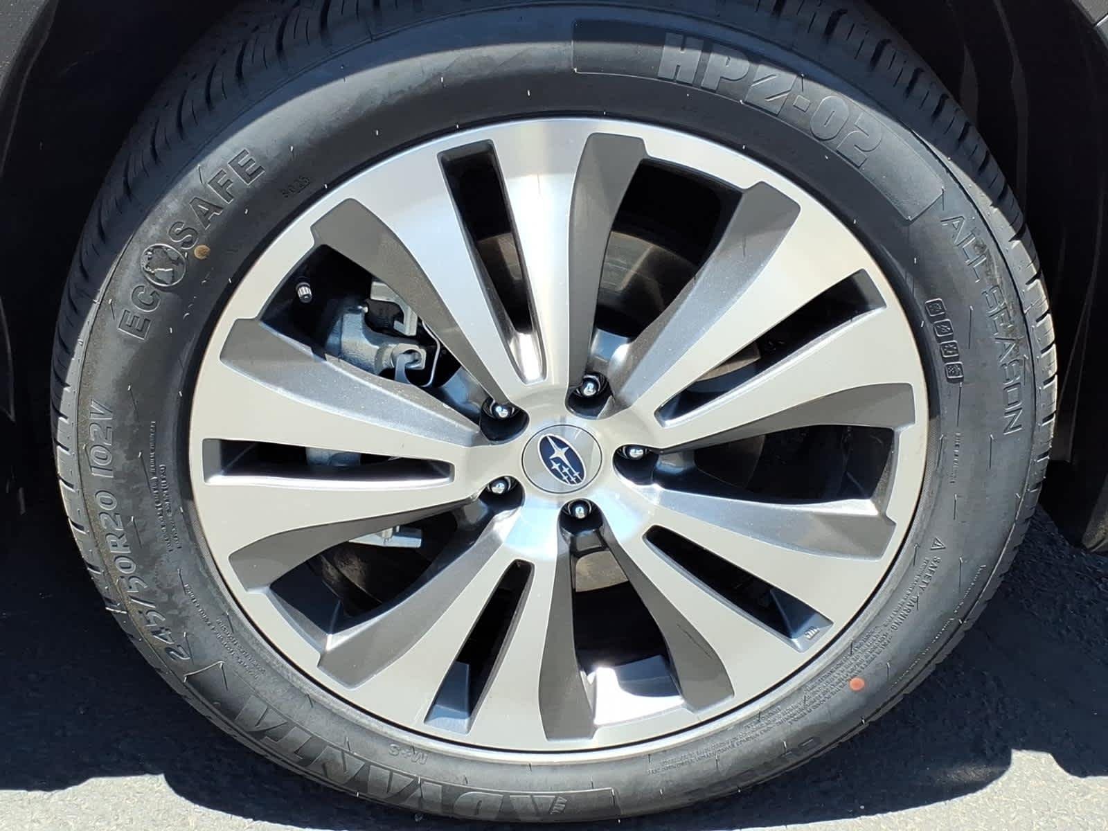 Used 2020 Crystal White Pearl Subaru Limited image 9