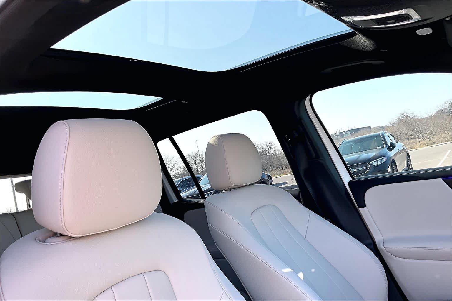 New 2026 Polar White Mercedes-Benz GLB 250 image 22