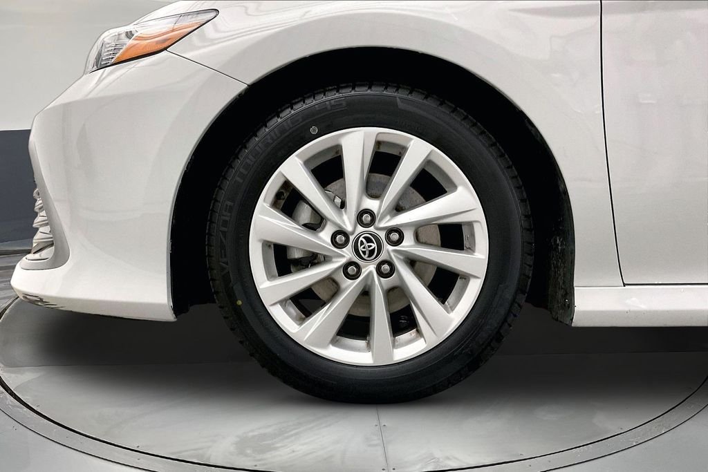 Used 2022 White Toyota LE image 12
