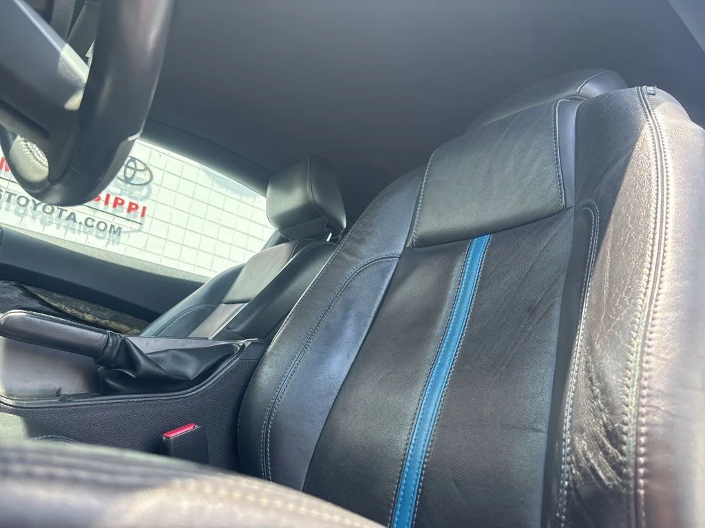 Used 2010  Ford GT Premium image 9