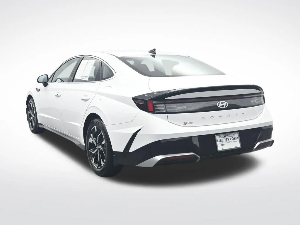 Certified Used 2025 White Hyundai SEL image 9