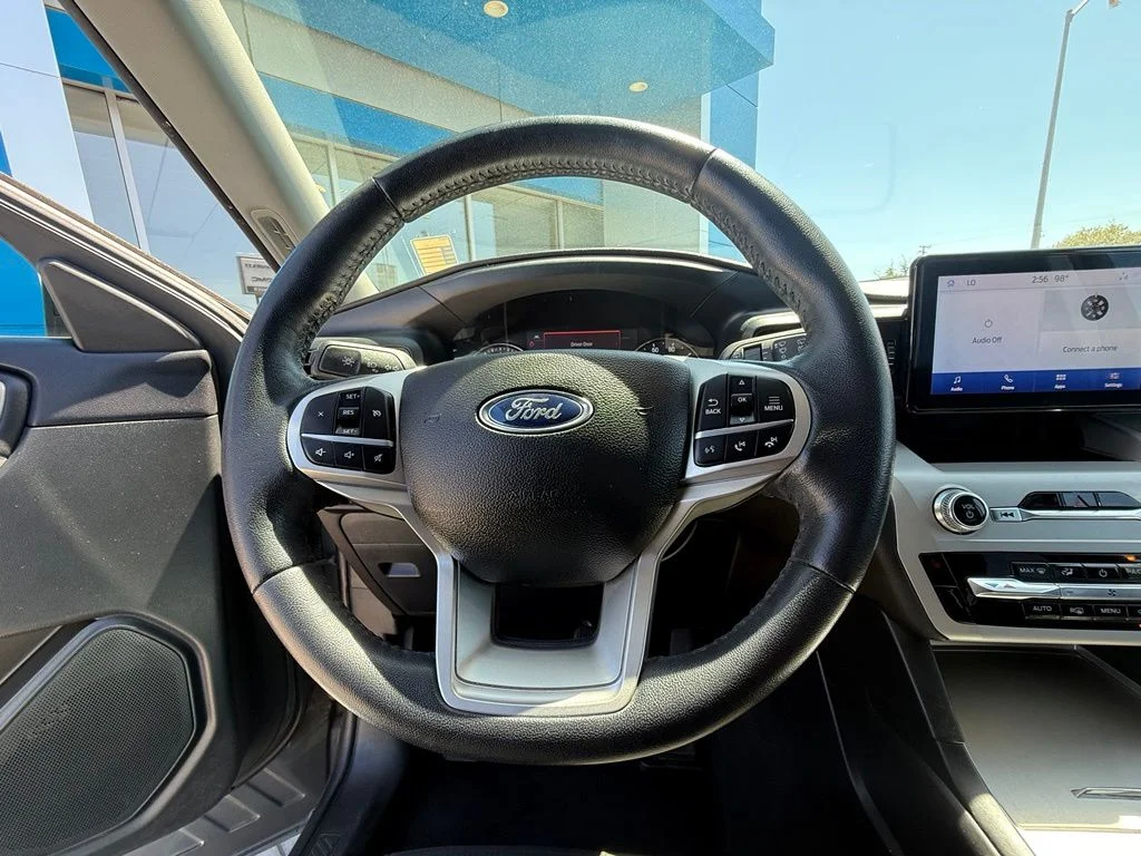 Used 2023 Gray Ford XLT image 19