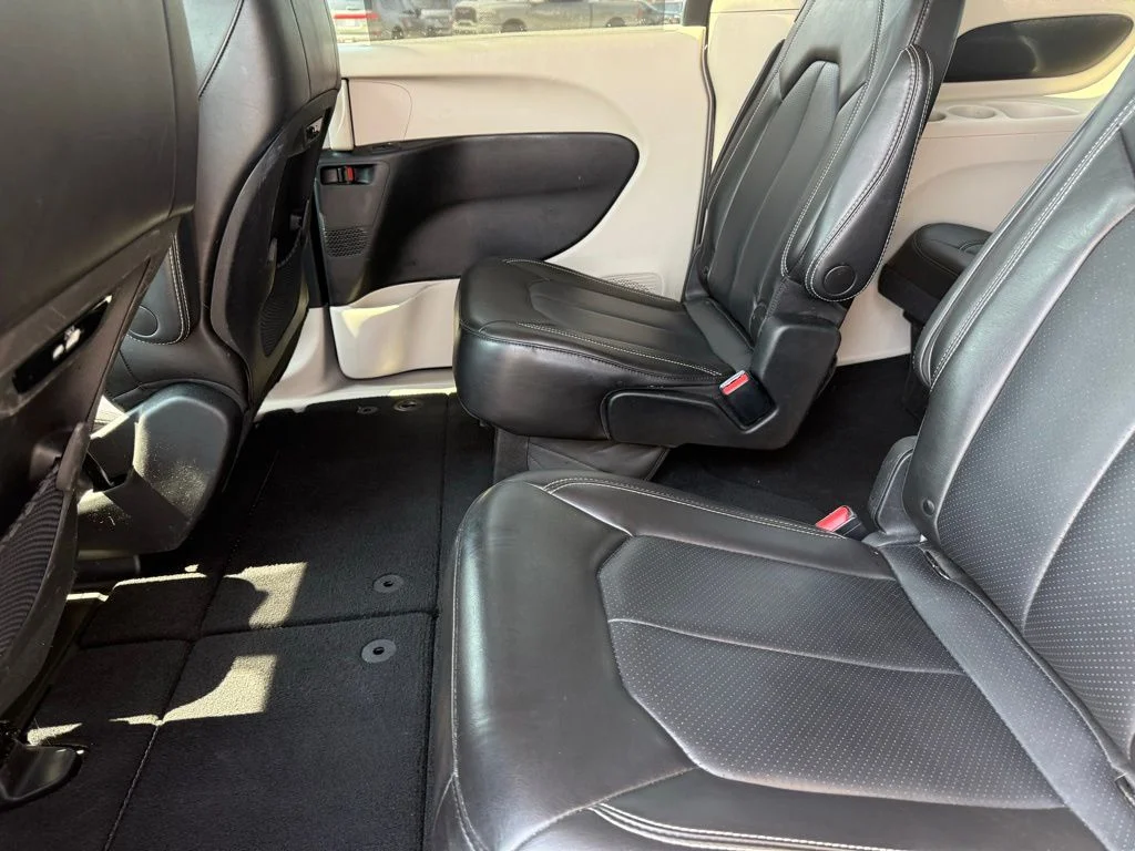 Used 2023 White Chrysler Touring L image 19