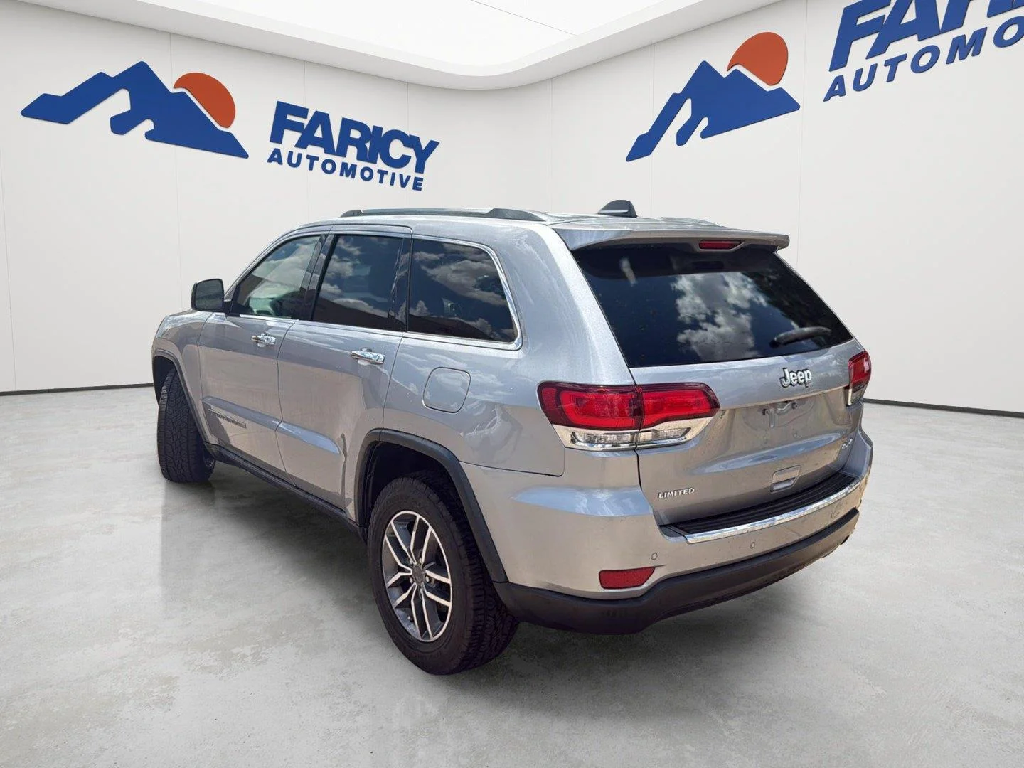 Used 2020 Billet Silver Metallic Clearcoat Jeep Limited image 8