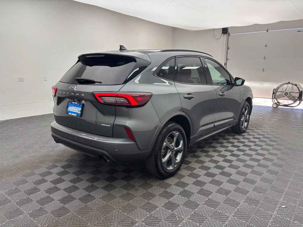 Used 2023 Gray Ford ST-Line image 8