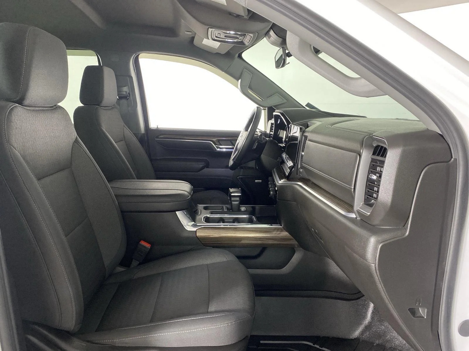 Used 2024 Summit White Chevrolet RST image 27