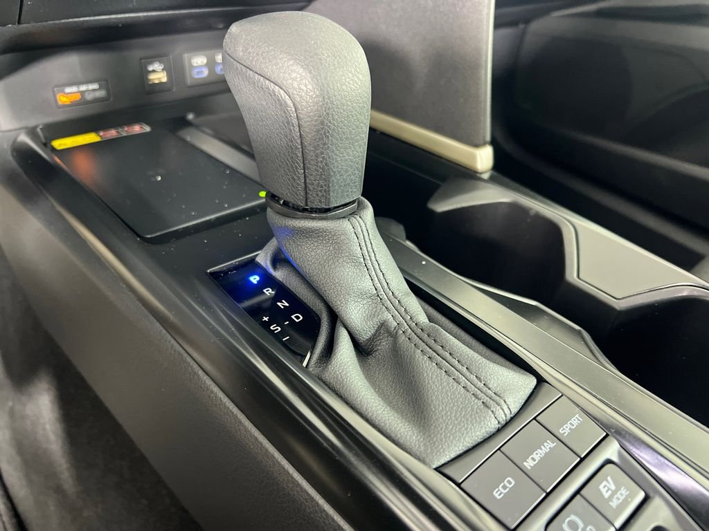 2025 Toyota Camry LE - Photo 30