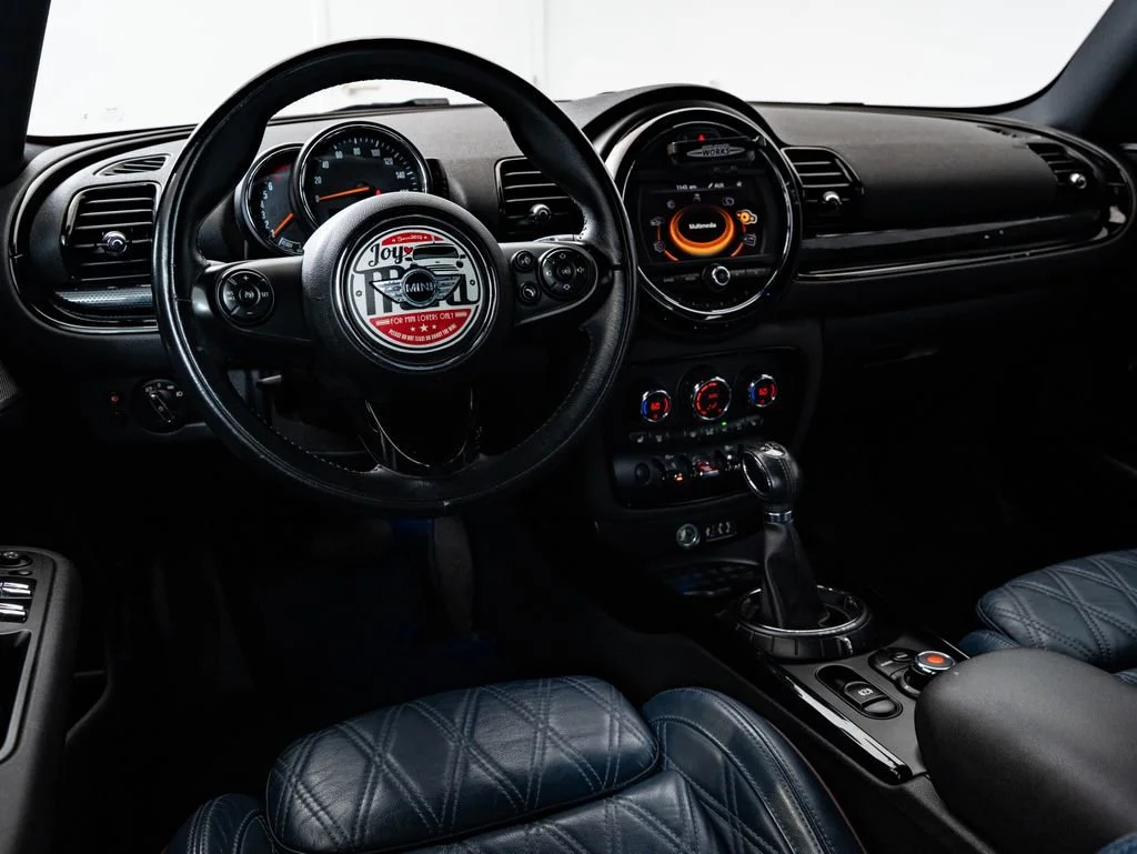 Used 2017 Gray Metallic MINI Clubman image 4